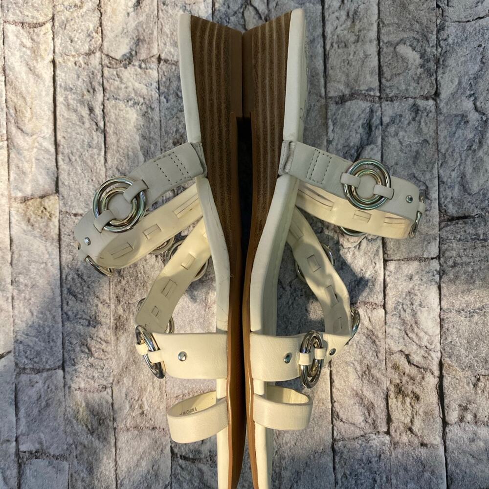Sz 7- Vince Camuto white sandals - Picture 8 of 12
